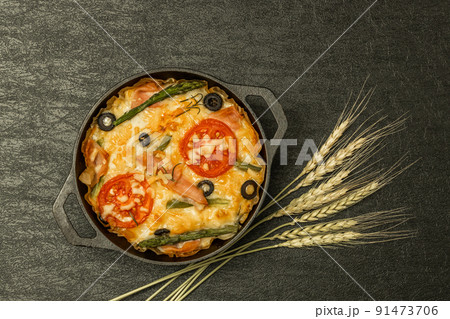 イタリアのパン　フォカッチャ Italian bread（Focaccia） 91473706