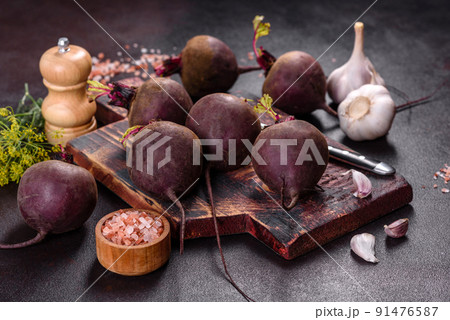 A pile of raw beets on the table. The benefits of vegetables 91476587