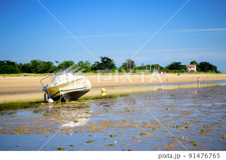 boats laying on the beach 91476765
