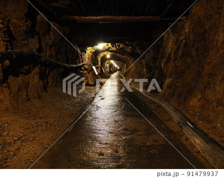 佐渡金山　道遊坑（明治官営鉱山コース）坑道 91479937