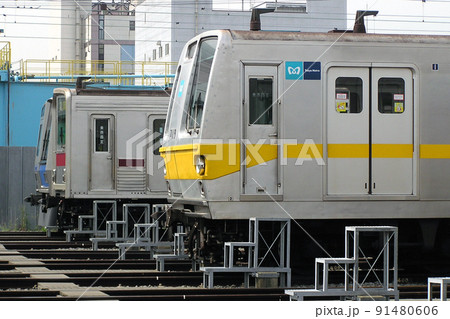 Y］東京地下鉄有楽町線7000系（黄色帯）の写真素材 [91480606