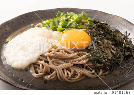 とろろとオクラのぶっかけ冷やしそば 91481268