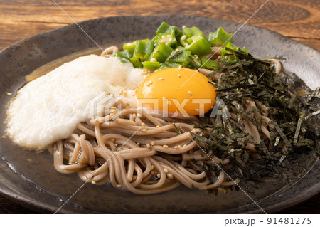 とろろとオクラのぶっかけ冷やしそば 91481275