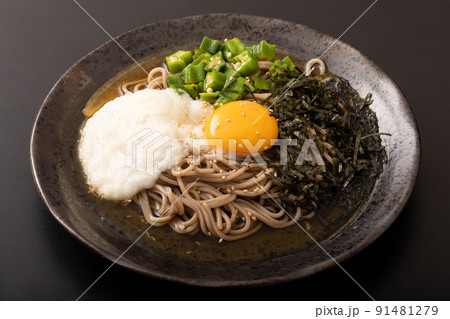 とろろとオクラのぶっかけ冷やしそば 91481279