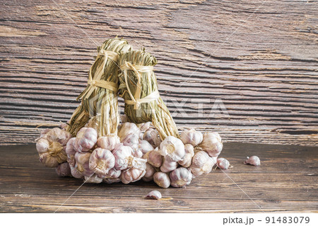 Garlic on wooden background, bunch of garlic 91483079