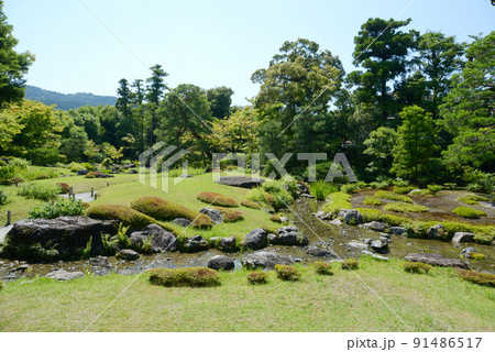 無鄰菴　母屋から望む庭園　京都市左京区 91486517