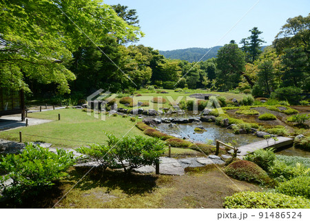 無鄰菴 母屋から望む庭園 京都市左京区 無鄰菴 母屋から望む庭園 京都市左京区 91486524