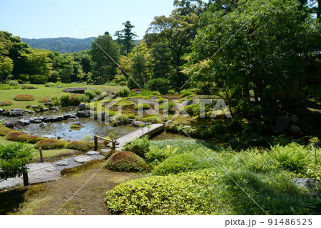 無鄰菴 母屋から望む庭園 京都市左京区 無鄰菴 母屋から望む庭園 京都市左京区 91486525