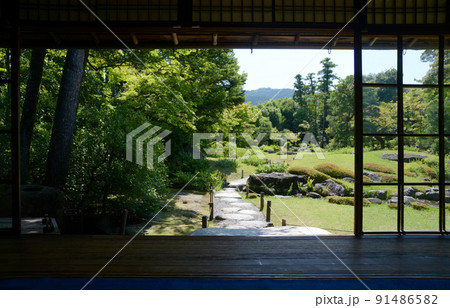 無鄰菴　母屋から望む庭園　京都市左京区 91486582