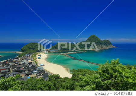 じゃじゃ山より竹野浜と猫崎半島を見る じゃじゃ山より竹野浜と猫崎半島を見る 91487282