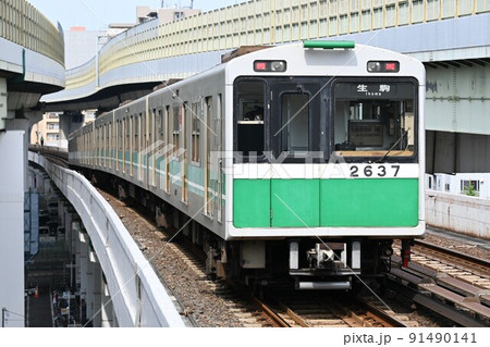 生駒へ向けて高架区間をゆく大阪メトロ中央線の20系 91490141