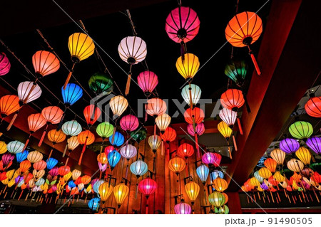 夜のアジアンなランタン祭り・フェスティバル 91490505