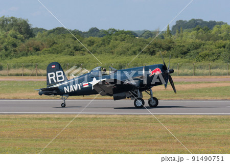 アメリカ海軍F4U-4コルセア艦上戦闘機着陸 アメリカ海軍F4U-4コルセア艦上戦闘機着陸 91490751