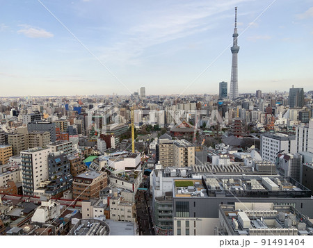 俯瞰 遠景　浅草～東京スカイツリー方面の街並み　（2022年3月） 91491404