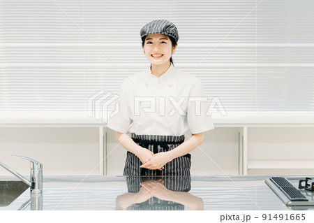 調理師・カフェ店員の女性 91491665