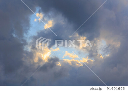 新日本海フェリーの船上から見る空 新日本海フェリーの船上から見る空 91491696