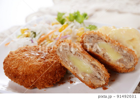 チーズ入り メンチカツ チーズ入り メンチカツ 91492031