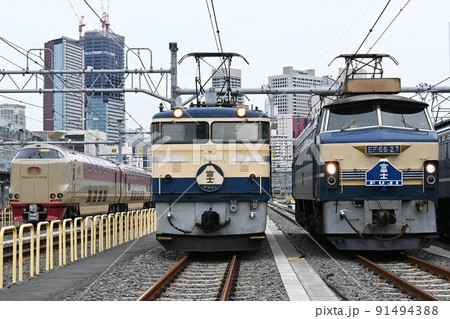 EF65形とEF66形の横を通過する285系電車 EF65形とEF66形の横を通過する285系電車 91494388