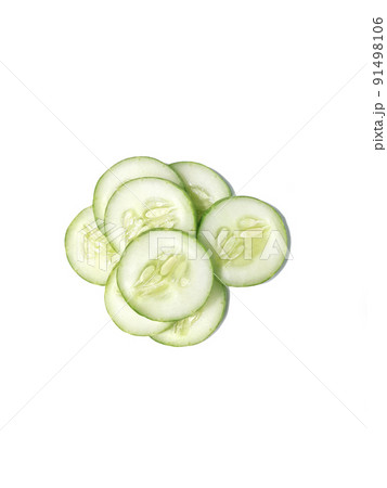 cucumber slice, isolated on a white background 91498106
