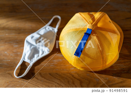 小学生とマスク 91498591