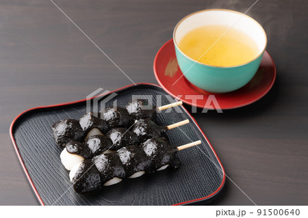 ごま串団子とお茶 ごま串団子とお茶 91500640