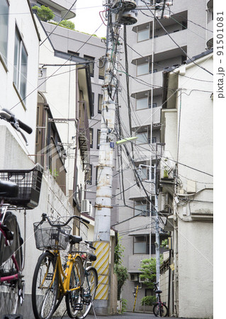 住宅街の電柱 住宅街の電柱 91501081