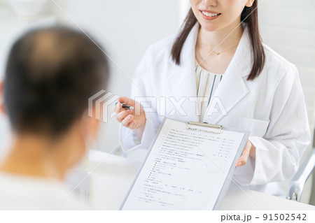 薄毛治療カウンセリング　白衣 91502542