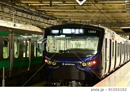 鉄道風景　新宿駅埼京線ホームに到着した相鉄線車両 91503102