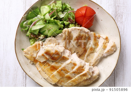 美味しそうなヘルシーサラダチキン 91505896