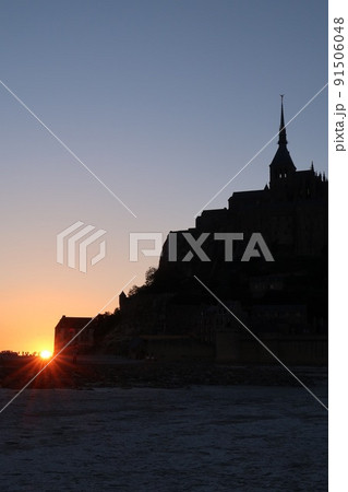 フランス モンサンミッシェルの夕景 フランス モンサンミッシェルの夕景 91506048