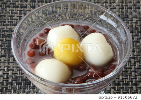 美味しそうな栗入りぜんざい 91506672