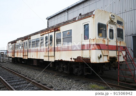 車両基地に留置中の関東鉄道キハ300形 車両基地に留置中の関東鉄道キハ300形 91506942