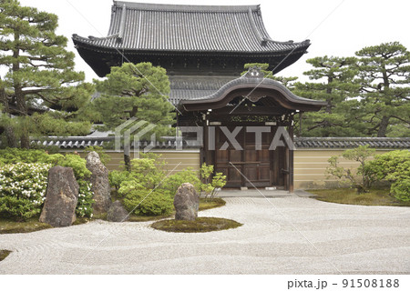 方丈から見た大雄苑と法堂 建仁寺 方丈から見た大雄苑と法堂 建仁寺 91508188