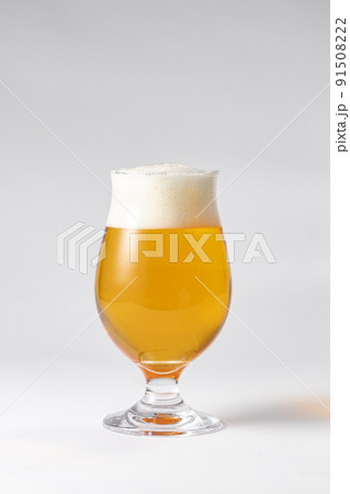 ビアグラスに注がれたビール ビアグラスに注がれたビール 91508222