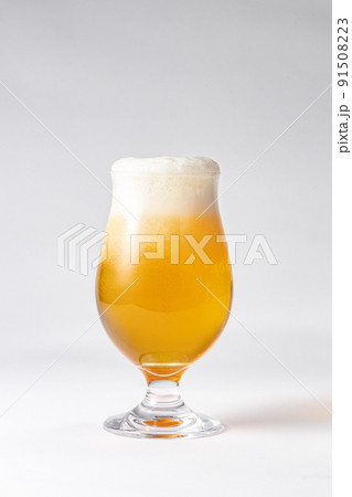 ビアグラスに注がれたビール ビアグラスに注がれたビール 91508223