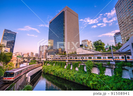 日本の東京都市景観 御茶ノ水駅や東京メトロ丸ノ内線などを望む 日本の東京都市景観 御茶ノ水駅や東京メトロ丸ノ内線などを望む 91508941
