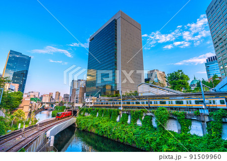 日本の東京都市景観 御茶ノ水駅や地上区間を走る東京メトロ丸ノ内線新型車両2000系などを望む 日本の東京都市景観 御茶ノ水駅や地上区間を走る東京メトロ丸ノ内線新型車両2000系などを望む 91509960