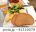 ロサンゼルスのカフェの食事 91510078