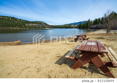 Pyramid Lake Beach. Jasper National Park landscape. Canadian Rockies nature scenery background. Alberta, Canada. Pyramid Lake Beach. Jasper National Park landscape. Canadian Rockies nature scenery background. Alberta, Canada. 91510844