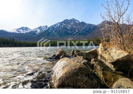 Pyramid Lake sunset time. Jasper National Park landscape. Canadian Rockies nature scenery background. Alberta, Canada. 91510857