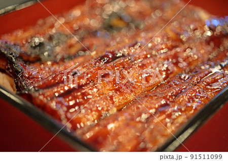 浜松市の特産品のうなぎをうな重でいただく 91511099