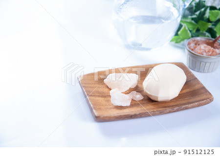 清潔なバスルームのイメージ 91512125