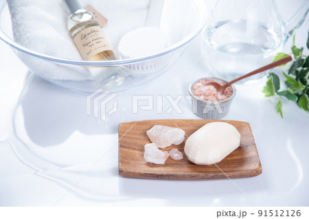 清潔なバスルームのイメージ 91512126