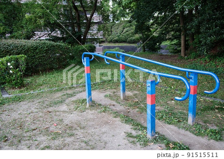 河内長野市寺ヶ池早朝の青い遊具 91515511