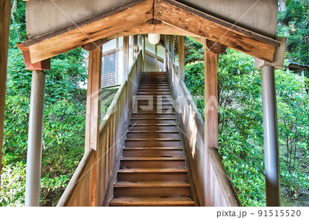 九華山地蔵寺(河泉二十四地蔵霊場 廊下 階段 左右対象 回廊) 九華山地蔵寺(河泉二十四地蔵霊場 廊下 階段 左右対象 回廊) 91515520