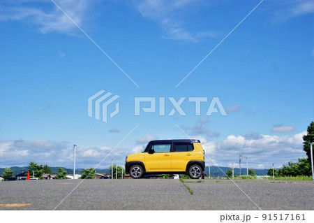 広い駐車場に軽自動車が1台 スズキハスラー 広い駐車場に軽自動車が1台 スズキハスラー 91517161