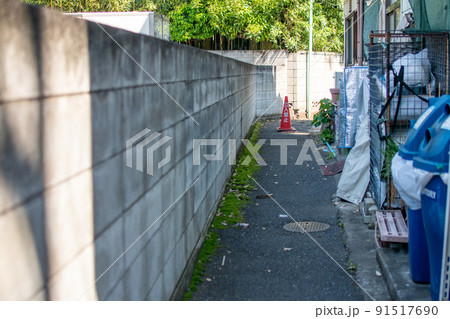 御殿坂の駐車場横の通路／東京都荒川区 91517690