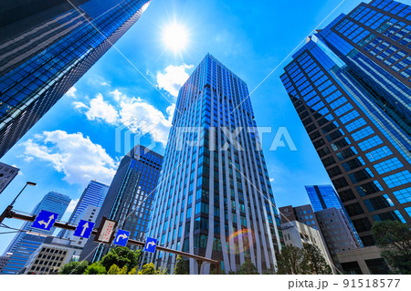 東京　新宿区西新宿の都市風景　Dタワー西新宿と西新宿三井ビルディング 91518577