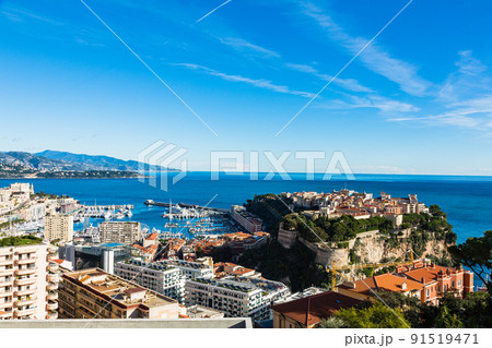 モナコ　丘から望むモナコ・ヴィルとモナコ市街地区の街並み 91519471