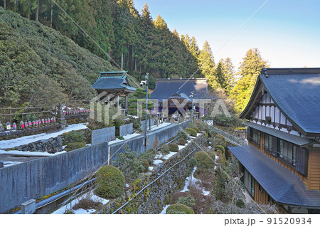 【横峰寺】 (四国霊場第60番札所) 愛媛県西条市小松町石鎚 【横峰寺】 (四国霊場第60番札所) 愛媛県西条市小松町石鎚 91520934